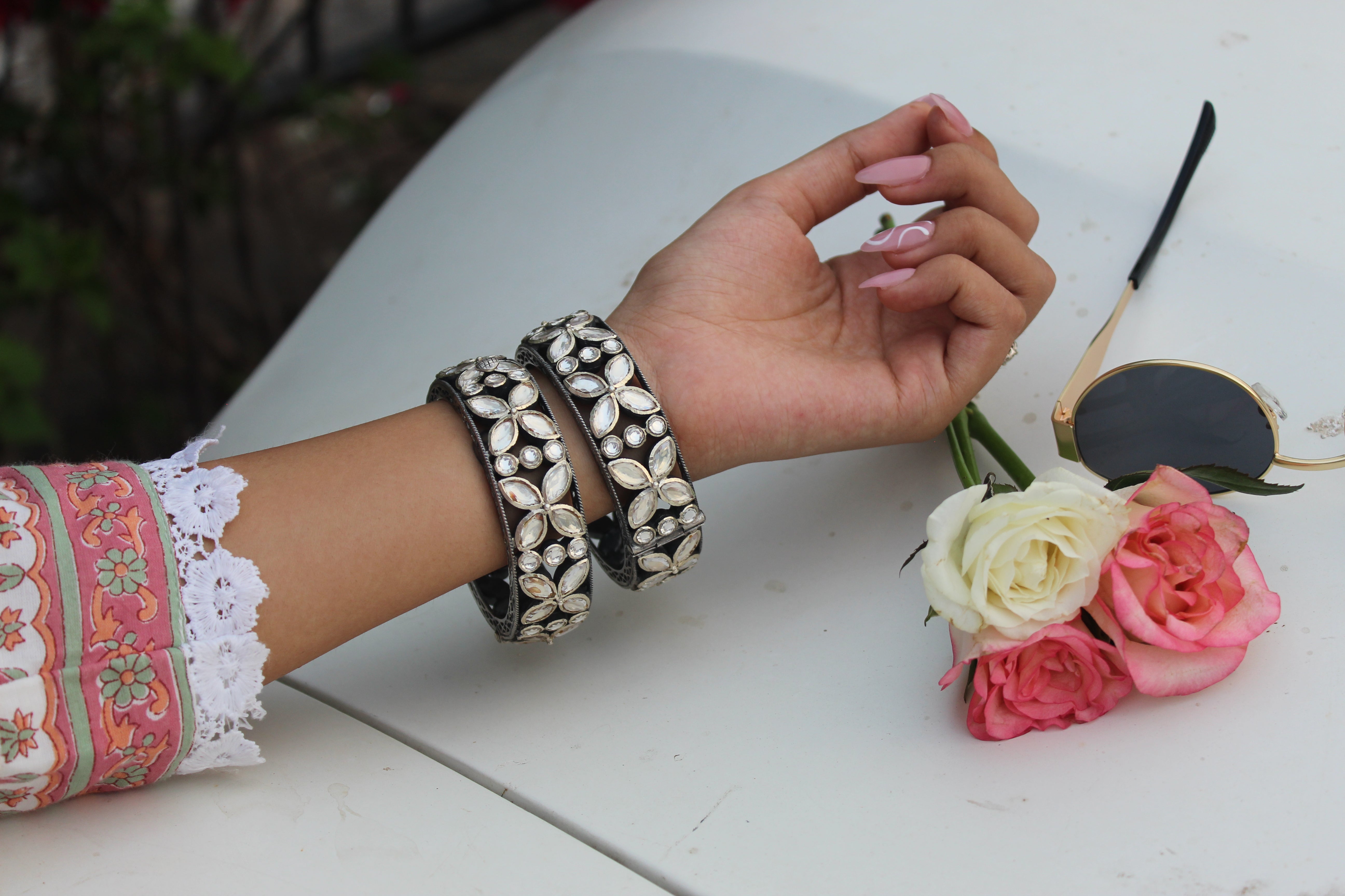 SILVER WHITE STONE BANGLE
